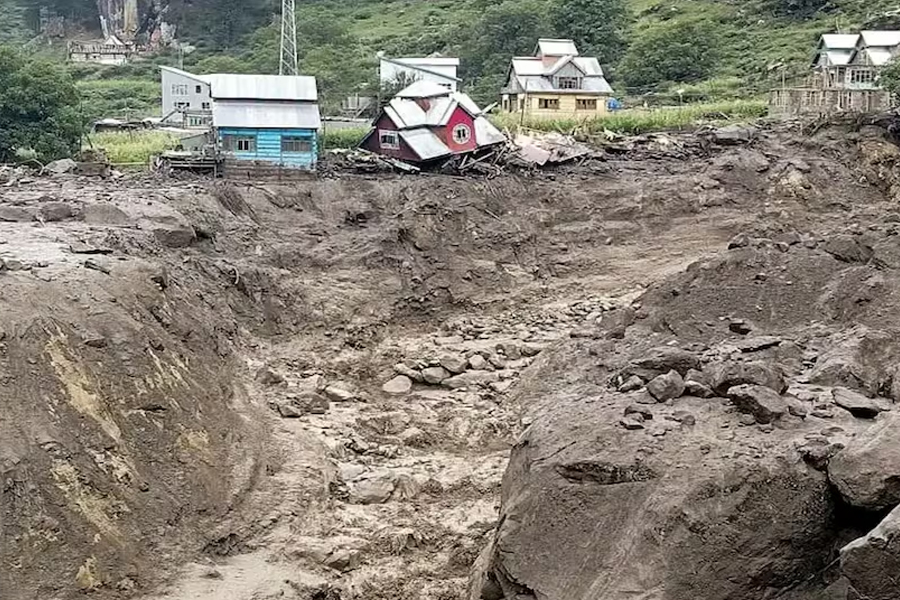 কাশ্মীরে হু হু করে বাড়ছে মৃতের সংখ্যা, স্বাধীনতা দিবসের সাংস্কৃতিক অনুষ্ঠান বাতিল উপত্যকায়