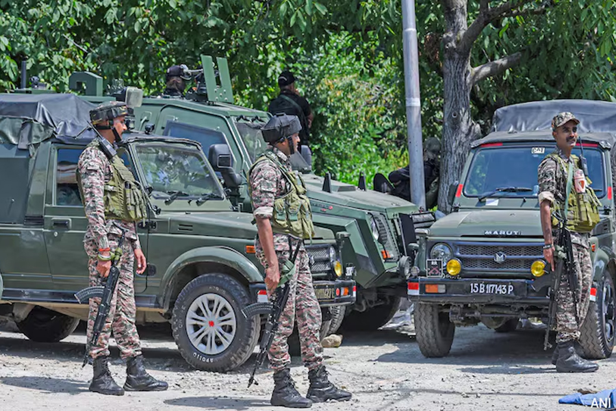 অপারেশন সেরে ফেরার পথেই বিপর্যয়, কাশ্মীরে ফের ৩ জওয়ানের মৃত্যু, আহত একাধিক