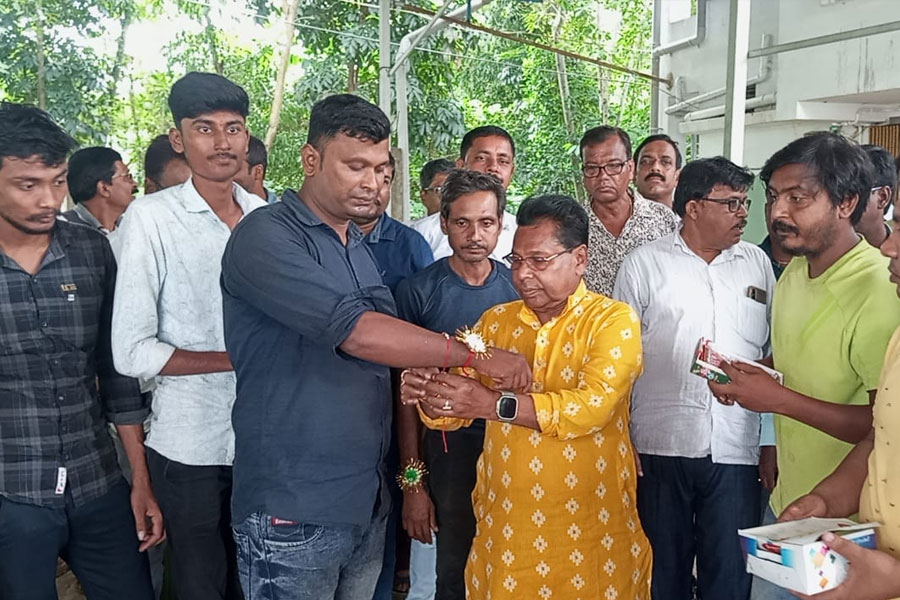 ‘আর গুজরাটে ফিরে যাব না’, ঘরে ফিরে বাংলাতেই কাজ করতে চান খড়গপুরের ১৩ পরিযায়ী শ্রমিক
