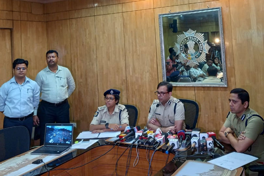 নবান্ন অভিযানে পুলিশের উপর আক্রমণ! সজল ঘোষ-অশোক দিন্দাদের নোটিস লালবাজারের
