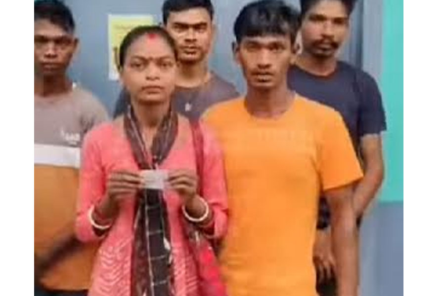লটারি রাতারাতি ফেরাল ভাগ্য, কোটি টাকা জিতলেন চা শ্রমিক দম্পতি