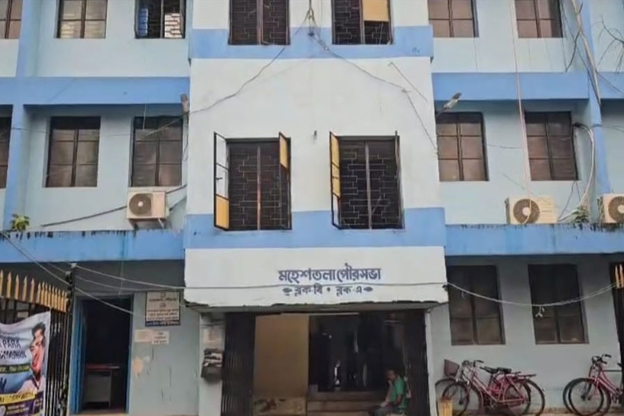 মহেশতলায় লক্ষ্মীর ভাণ্ডারের টাকা ঢুকছে অন্য অ্যাকাউন্টে! প্রতারণাচক্রের সন্ধানে তদন্তে পুলিশ