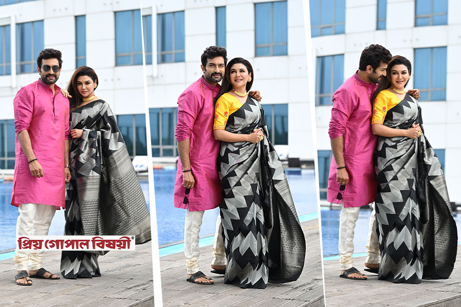মিলনের উৎসবে পাশাপাশি দুই বাংলা, ‘সংবাদ প্রতিদিন’-এর ফ্রেমে এক্সক্লুসিভ ষষ্ঠীর সাজে জয়া-জীতু