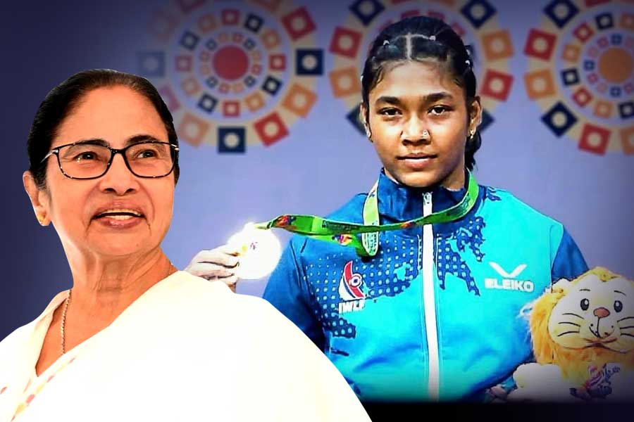 ‘অলিম্পিকে পদক জিতে বাংলার মুখ উজ্জ্বল করবে’, জোড়া সোনাজয়ী কোয়েলকে কুর্নিশ মুখ্যমন্ত্রীর