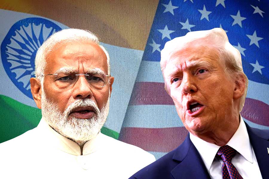 বুধেই ভারতের উপর বাড়তি ২৫ শতাংশ শুল্কের বোঝা, নোটিস জারি ট্রাম্প প্রশাসনের