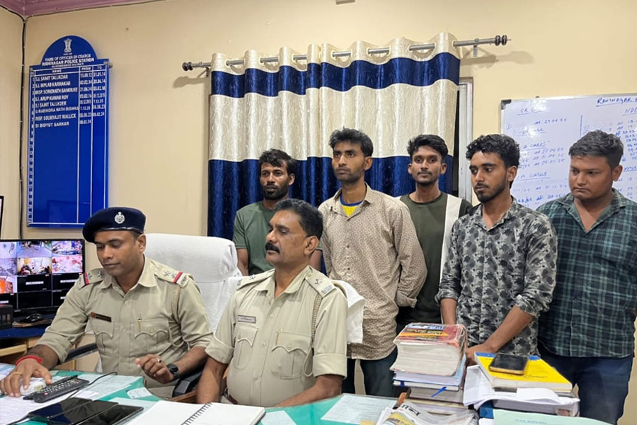 ভুটানে কাজ করতে গিয়ে বিপাকে মুর্শিদাবাদের পরিযায়ী শ্রমিকরা, পারমিট-সহ আটকে রাখার অভিযোগ