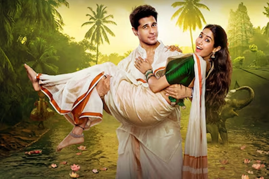 দক্ষিণী জাহ্নবীর সঙ্গে উত্তর ভারতের সিদ্ধার্থের প্রেম জমে ক্ষীর! দেখুন ‘পরম সুন্দরী’র ট্রেলার