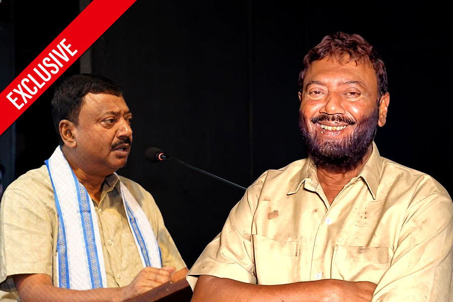 বারাকপুর থেকে অভিনয়ের মঞ্চ, কেন সাংসদ পার্থ এবার ‘লরির চালক’?