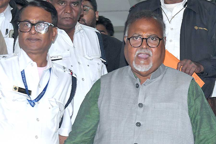 লকডাউনেও চাকরিপ্রার্থীদের নিয়োগপত্র! SSC মামলায় পার্থর সামনেই চাঞ্চল্যকর বয়ান সাক্ষীর
