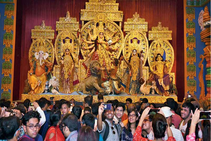 সরকারি উদ্যোগে কম খরচেই হবে পুজো পরিক্রমা, সঙ্গে পেটপুজোও! বুক করবেন কীভাবে?