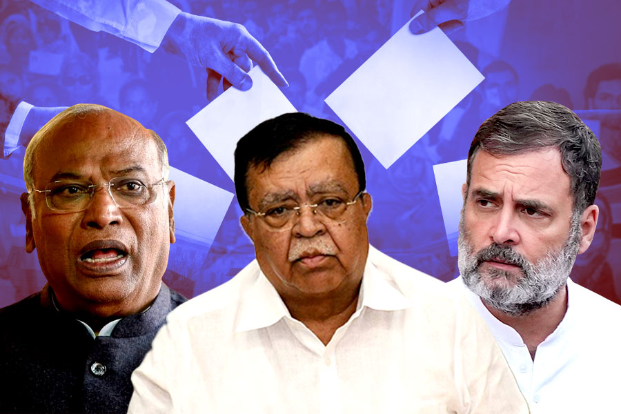 কং জমানায় ভোটার লিস্টে কারচুপি! হাত শিবিরের অস্বস্তি বাড়িয়ে ইস্তফা কর্নাটকের ‘বিক্ষুব্ধ’ মন্ত্রীর