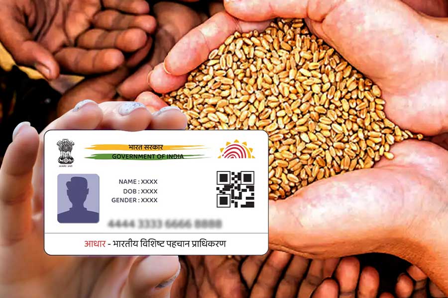 আধার কার্ড-বায়োমেট্রিক সমস্যা থাকলেও মিলবে রেশন, কড়া নির্দেশ খাদ্যদপ্তরের