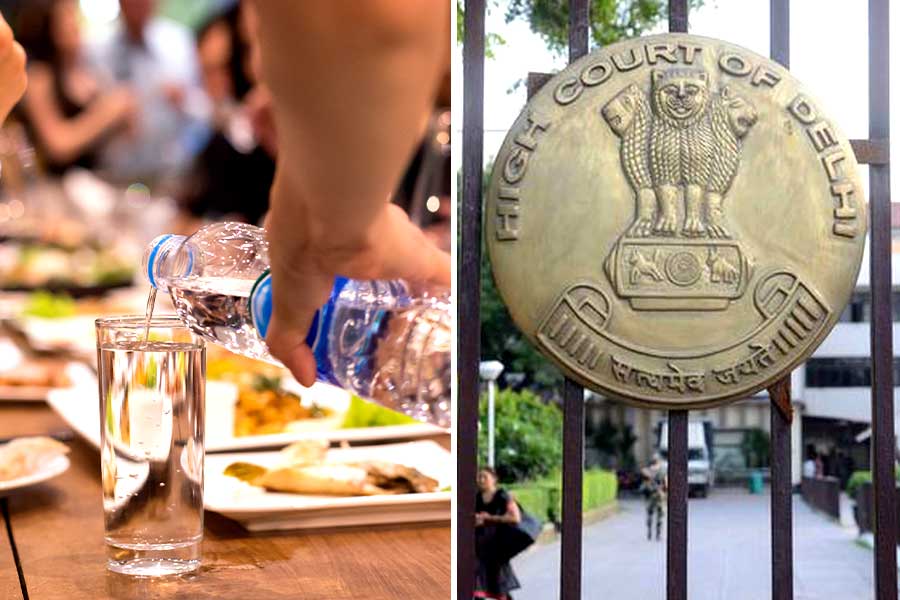 ‘২০ টাকার বোতল ১০০ টাকায় বেচছেন, আবার সার্ভিস চার্জ কীসের?’, রেস্তরাঁর বাড়তি খরচ নিয়ে তোপ হাই কোর্টের