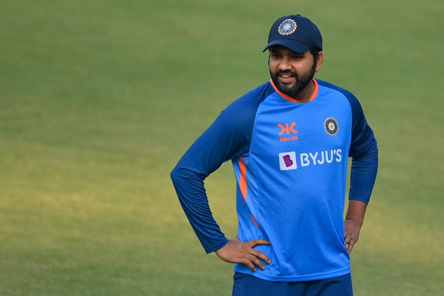 ‘চাই না বিমান তাড়াতাড়ি নেমে আসুক’, নিজের ওয়ানডে ভবিষ্যৎ স্পষ্ট করে দিলেন হিটম্যান