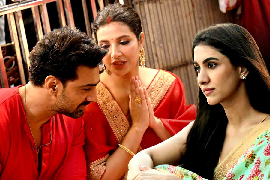 দেব-শুভশ্রীকে একসঙ্গে দেখে কষ্ট পাচ্ছেন? ‘ক্ষমা চাইতে হবে না…’, মোক্ষম জবাব রুক্মিণীর