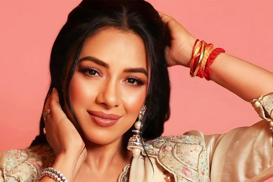 টেলিপর্দার ‘সংস্কারী’ রুপালির বিরুদ্ধে গোমাংস ভক্ষণের অভিযোগ! তেড়েফুঁড়ে উঠলেন ‘হিন্দুত্ববাদী’ অভিনেত্রী