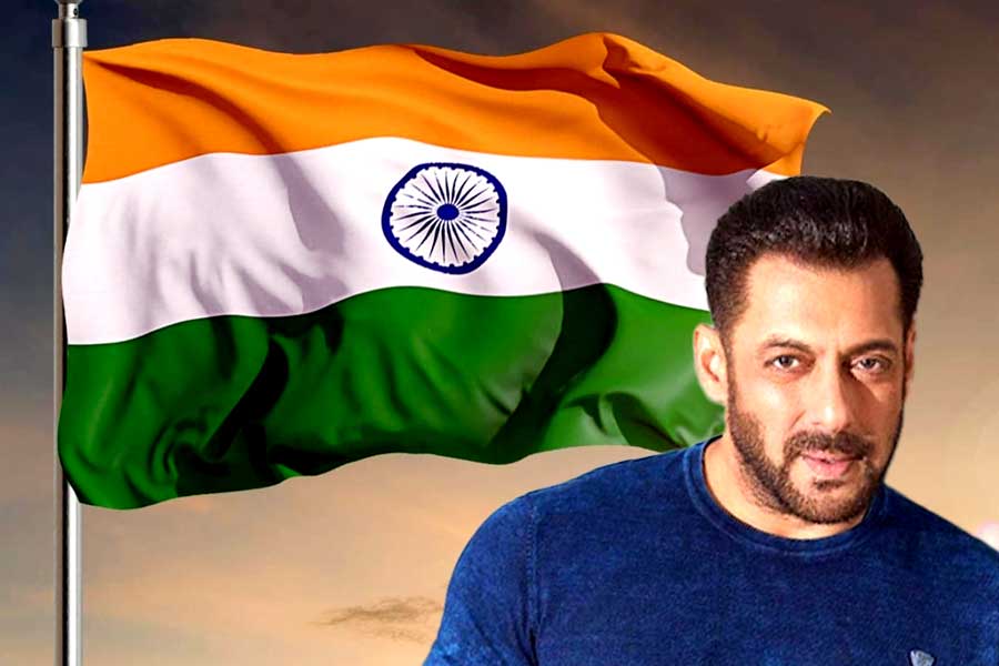 খান পদবির জন্য জোটে ‘দেশদ্রোহী’ খোঁচা! তবু স্বাধীনতা দিবসে সলমনের গলায় ‘সারে জাঁহা সে আচ্ছা…’