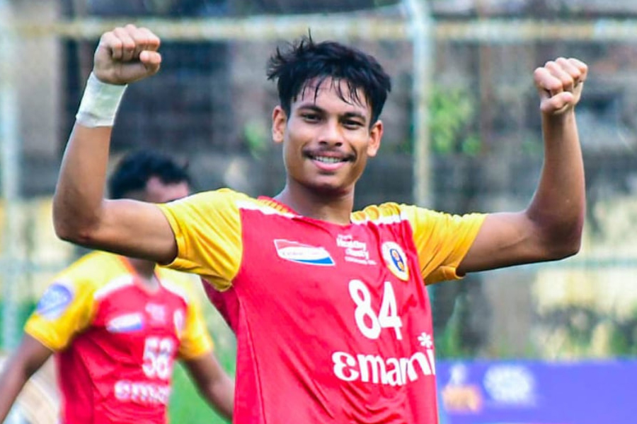 সায়নের জোড়া গোল, রেলকে বেলাইন করে পয়েন্ট টেবিলের শীর্ষে ইস্টবেঙ্গল