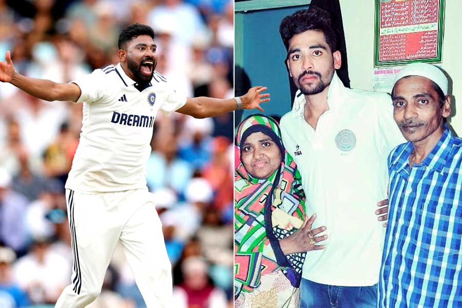 বাবার স্বপ্ন, মায়ের ‘দুয়া’, ওভালের সিরাজ যেন সব সন্তানেরই রূপকথার নায়ক!
