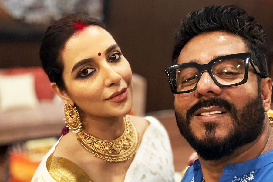 ‘রোজ লাভ-লোকসানের হিসেব নেয়’, ‘গৃহপ্রবেশ’-এর আগে শুভশ্রীর জেরার মুখে পড়েন রাজ!