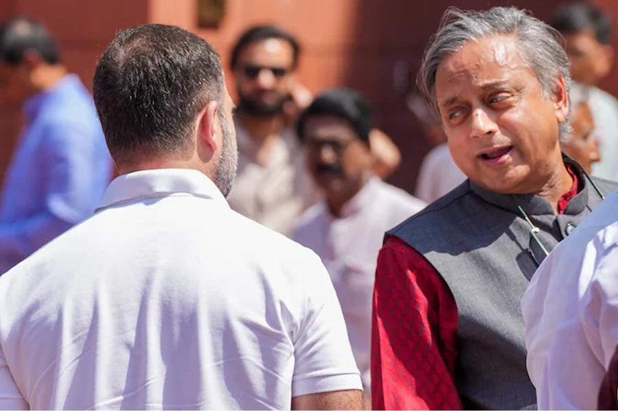 ‘ওঁর নিজের কোনও কারণ আছে’, ট্রাম্পের সঙ্গে রাহুলের ‘ঐক্যমত্য’ নিয়ে ফের বেসুরো শশী