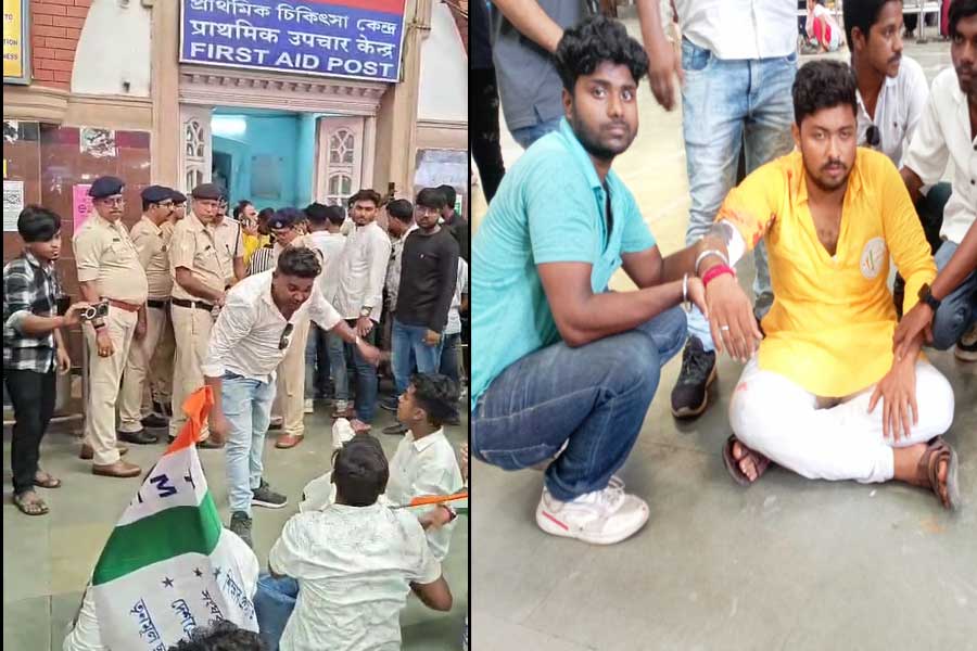 ‘জয় বাংলা স্লোগান দিচ্ছিলাম…হঠাৎ হামলা!’ ট্রেনের মধ্যেই আক্রান্ত তৃণমূলের দুই ছাত্রনেতা