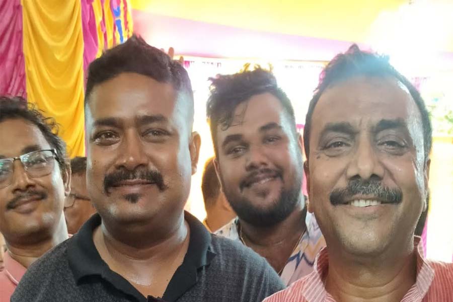 মদ-জুয়ার আসর থেকে গ্রেপ্তার নেতা, অসামাজিক কাজে ‘জিরো টলারেন্স’ নীতি, বলছে তৃণমূল