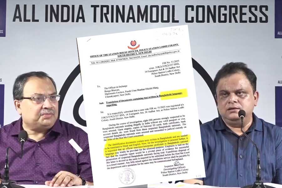 ‘অবিলম্বে ক্ষমা চাইতে হবে’, ‘বাংলাদেশি’ ভাষা বিতর্কে শাহের পুলিশকে ৩ শর্ত তৃণমূলের