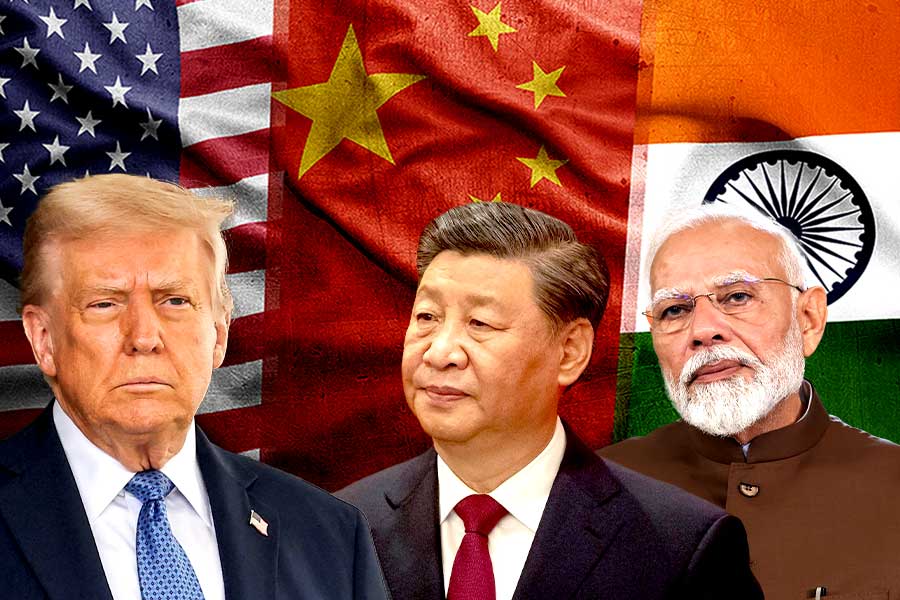 চিনের সঙ্গে মিলে ‘যুদ্ধবাজ’ পুতিনকে সাহায্য! ভারতের বিরুদ্ধে বিস্ফোরক ট্রাম্পের পরামর্শদাতা