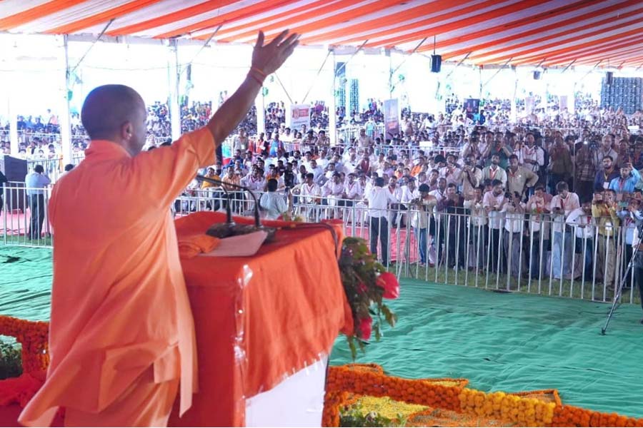 ‘সম্ভলের দাঙ্গাকারীরা মহাকালের রোষে পড়েছে’, প্রকল্পের শিলান্যাসে বার্তা যোগীর