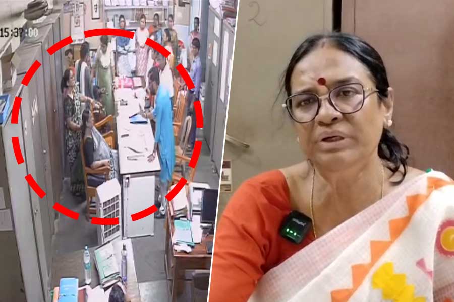 হবিবপুরের স্কুলে ঢুকে তৃণমূল নেতার ‘দাদাগিরি’, শিক্ষিকাকে হুমকির ভিডিও ভাইরাল