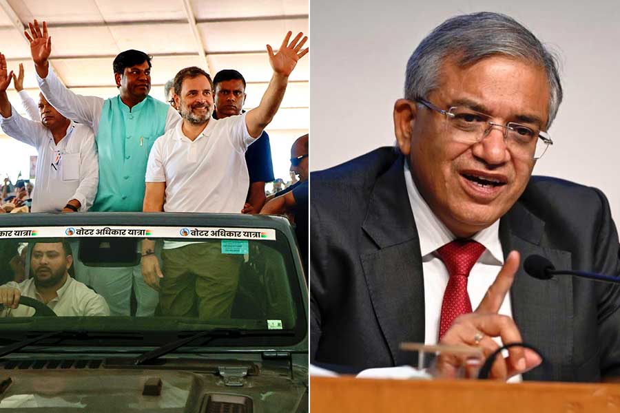 ‘সংবিধানের অপমান, ক্ষমা চান,’  ‘ভোটচুরি’তে রাহুলকে তুলোধনা নির্বাচন কমিশনের