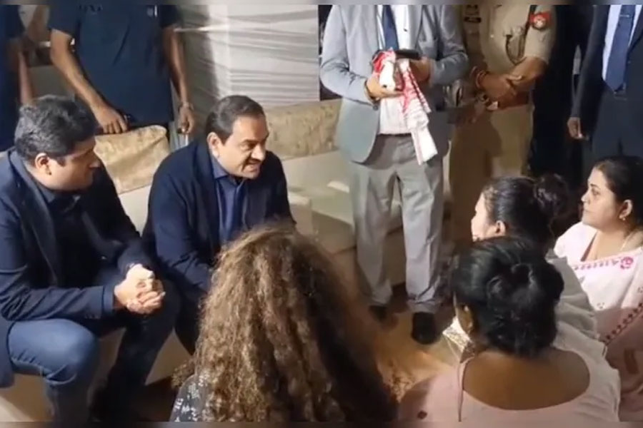 জুবিন গর্গের গুয়াহাটির বাড়িতে আদানি পিতা-পুত্র, শিল্প প্রয়াণে শিল্পপতির শোকপ্রকাশ