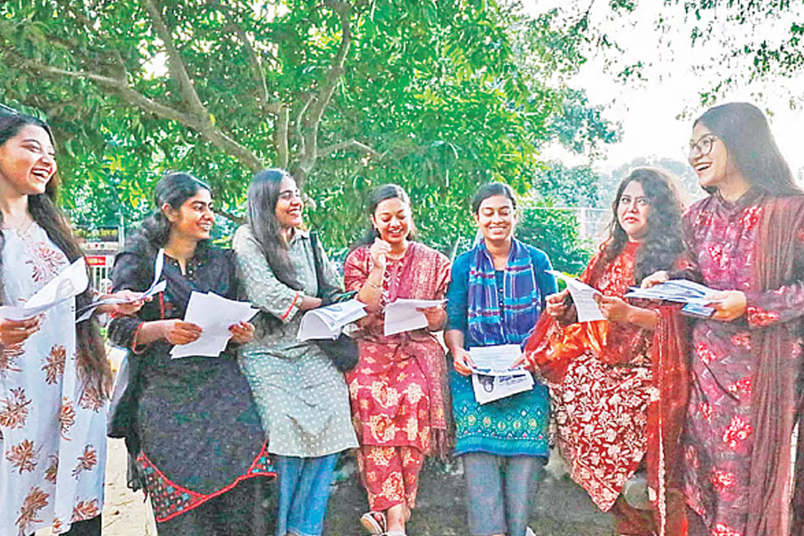 ভয়ে বিশ্ববিদ্যালয়ের নির্বাচনে অংশ নিচ্ছেন না ছাত্রীরা, ‘নতুন’ বাংলাদেশে তালিবানি শাসন!