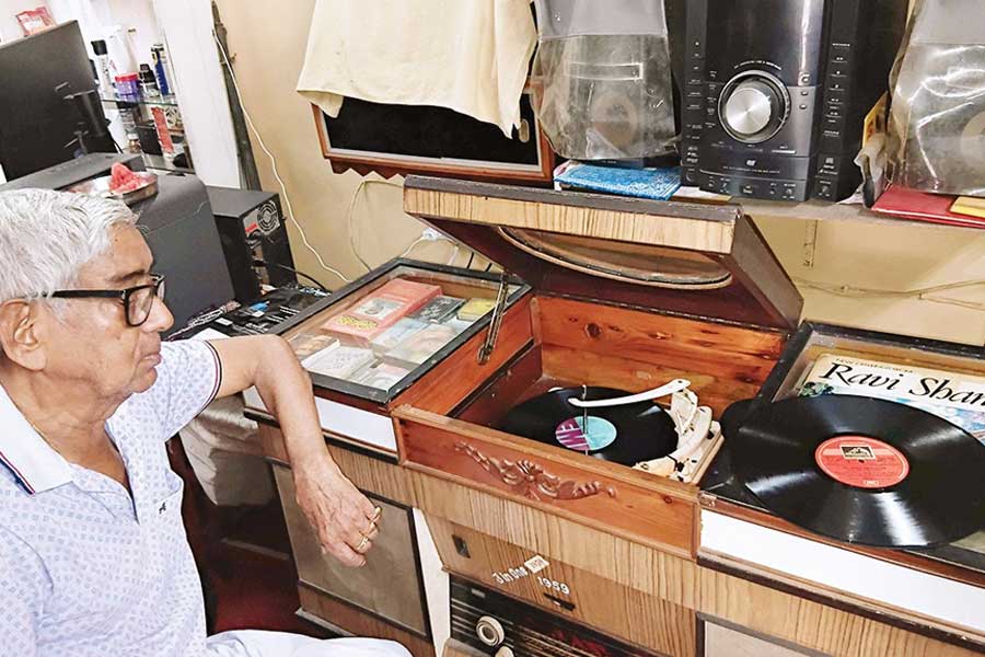 বাঁকুড়ার সেনগুপ্ত পরিবারে আজও ‘জ্যান্ত’ গ্রামাফোন! শারদীয়ার মধুর আবেশে ছড়ায় ‘অতীতের সুর’