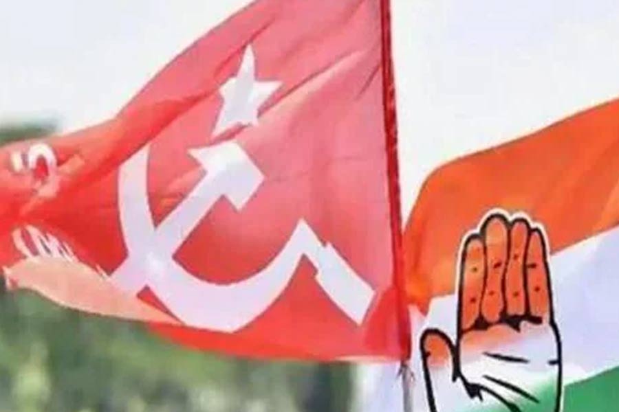 ছাব্বিশের নির্বাচনে জোট নিয়ে দোলাচল! কথাই হল না বামফ্রন্টের বৈঠকে
