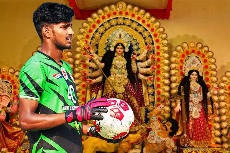 মা-বাবাকে ছাড়া প্রথমবার পুজো! জগজ্জননীর কাছে কী চাইবেন পাঠচক্রের অর্ণব