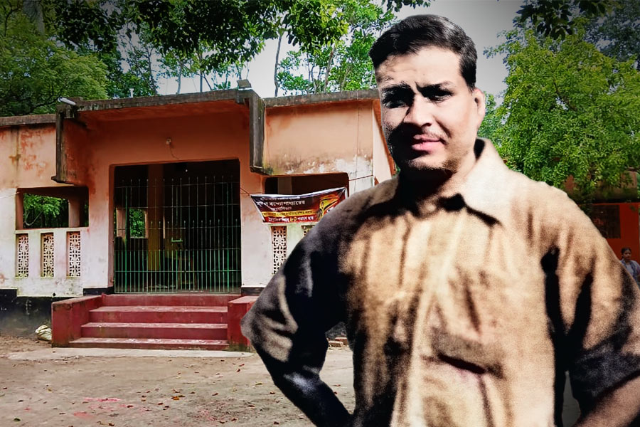 ‘ধুনির ঘরের পুজো’য় শামিল হন সব সম্প্রদায়ের মানুষ! জড়িয়ে বিভূতিভূষণের স্মৃতিও