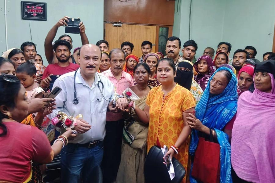‘রোগীস্বার্থই আগে’, পরিবার ছেড়ে হাসপাতালে কেমন কাটে চিকিৎসকের দুর্গাপুজো?