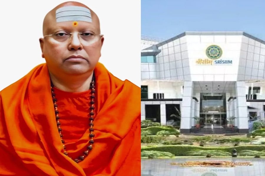 ‘আমার ঘরে এসো…’, প্রকাশ্যে তরুণীদের পাঠানো চৈতন্যানন্দের অশ্লীল হোয়াটসঅ্যাপ মেসেজ