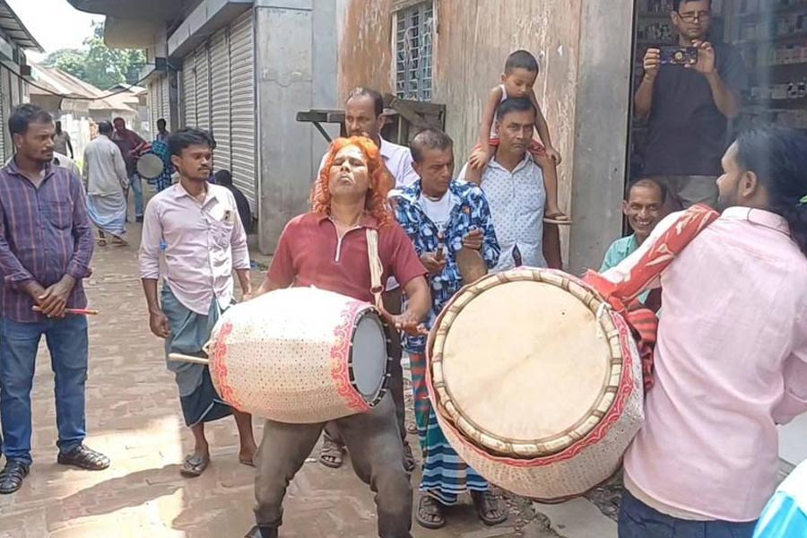 ৫০০ বছরের ঢাকের হাট! দুর্গাপুজোয় অন্য উৎসবে মাতোয়ারা বাংলাদেশের এই অঞ্চলে