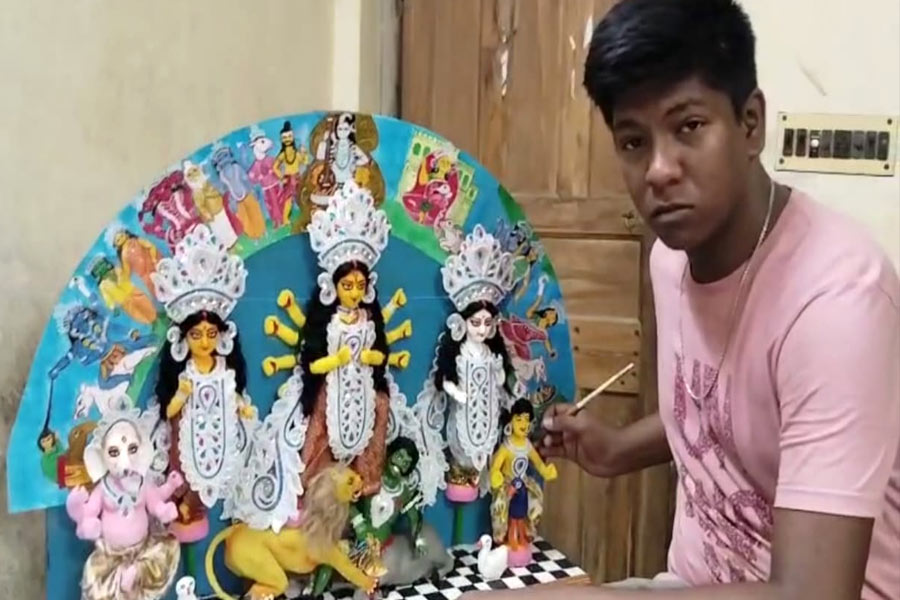ইউটিউব দেখে প্রতিমা তৈরিতে হাতেখড়ি, বলাগড়ের যুবকের দুর্গা পাড়ি দেবে চেন্নাই