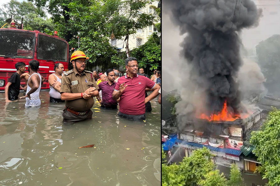 দুর্যোগের শহরে ম্যান্ডেভিলা গার্ডেনসে অগ্নিকাণ্ড! ছুটে গেলেন ফিরহাদ