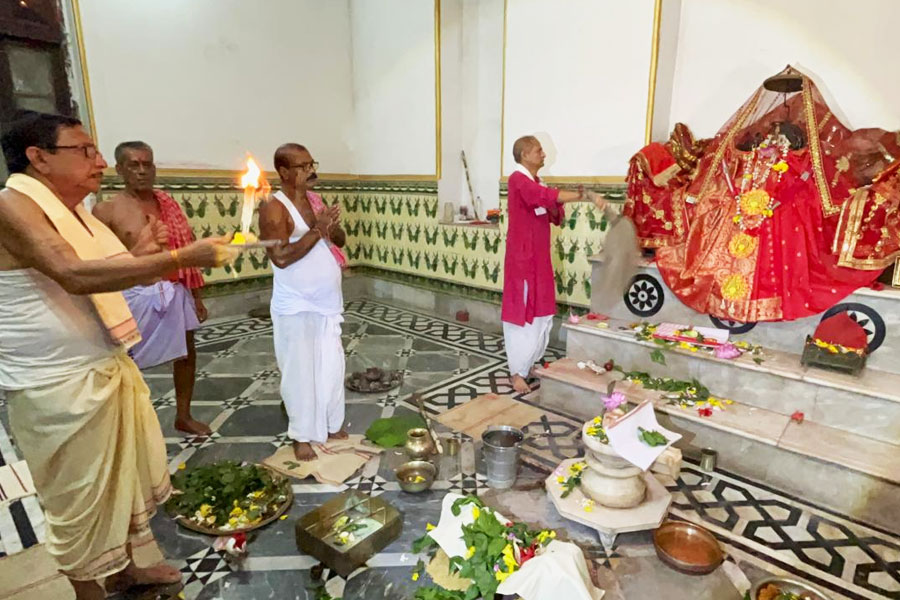 তিথি-নক্ষত্র যোগে বিশ্বকর্মা পুজোর আগেই শুরু দুর্গাপুজো, পঞ্চকোট রাজপরিবারে উৎসব ১৬ দিনের