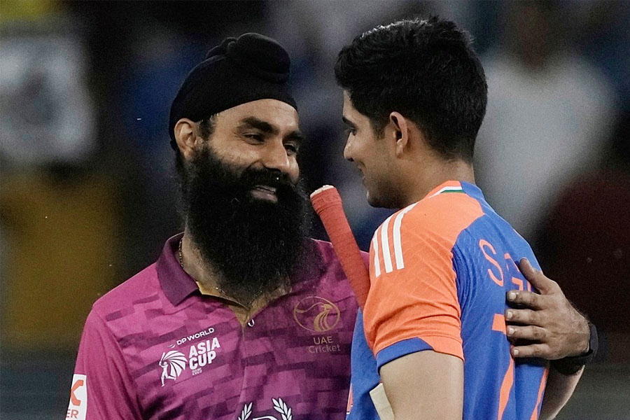 ছোটবেলার বন্ধুকে ভোলেননি, আমিরশাহীকে হারিয়েই বুঝিয়ে দিলেন শুভমান