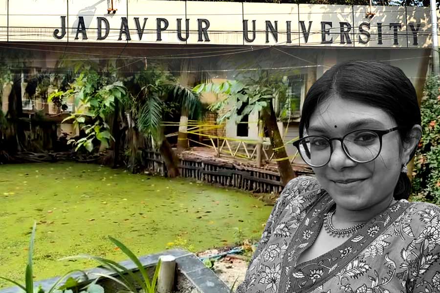 সাঁতার না জেনেও জলে নামেন মদ্যপ অনামিকা! যাদবপুরের ছাত্রীমৃত্যুতে বন্ধুদের দাবি নিয়েও প্রশ্ন
