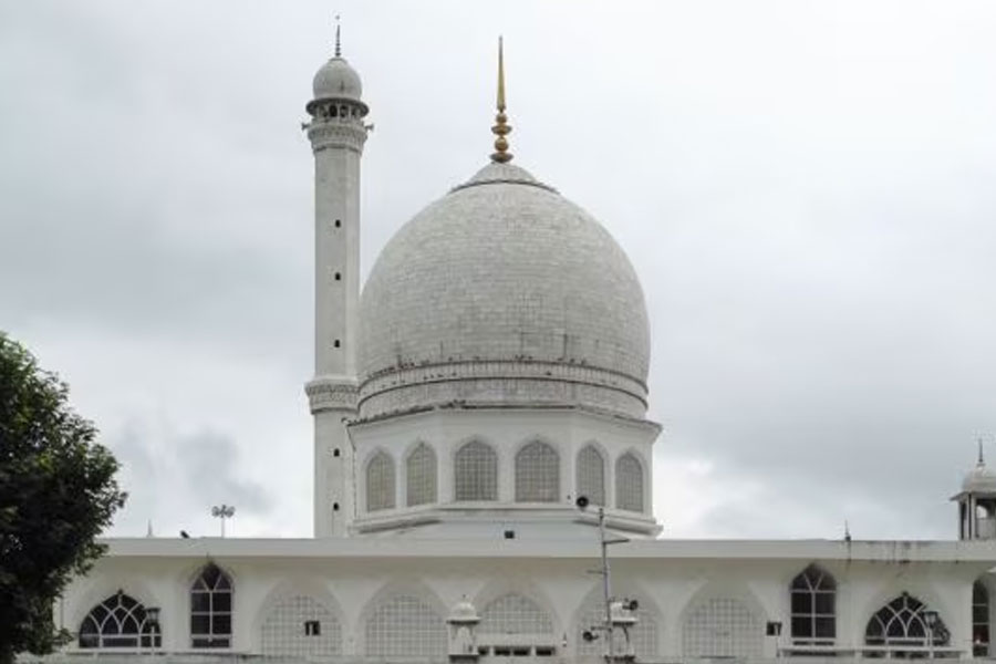 কাশ্মীরে হজরতবল মাজারে অশোকস্তম্ভ সম্বলিত ফলক ভাঙচুর, উপত্যকায় তুঙ্গে বিতর্ক
