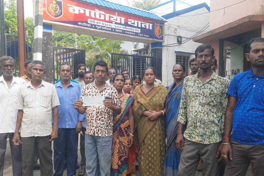 জমি বিবাদে বদলেছে পুজোর জায়গা, সরকারি অনুদান পেতে বেনজির লড়াই দু’পক্ষের!