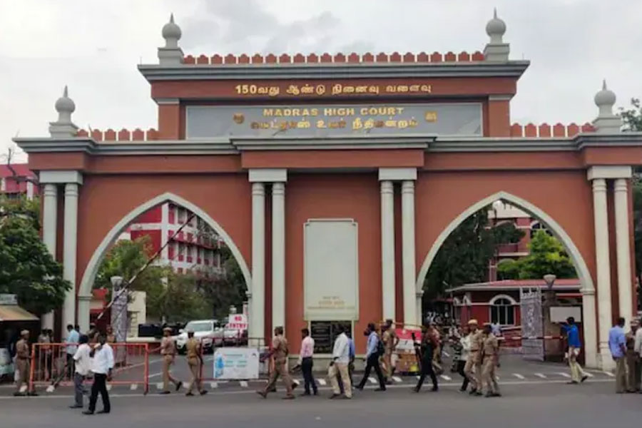 কারুর পদপিষ্টে মামলা, দ্রুত শুনানির আর্জি খারিজ মাদ্রাজ হাই কোর্টে