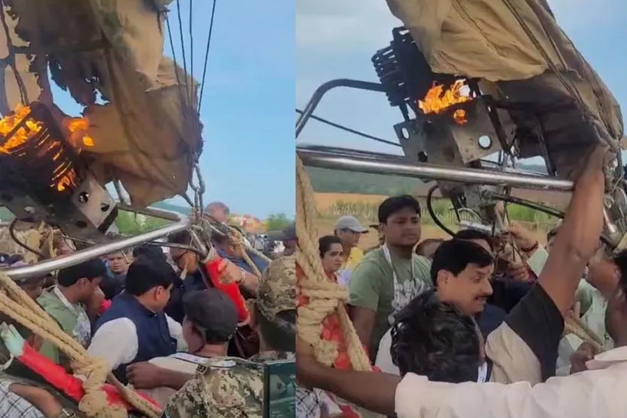 মধ্যপ্রদেশের মুখ্যমন্ত্রীর বেলুনে আগুন! অল্পের জন্য প্রাণে রক্ষা মোহন যাদবের